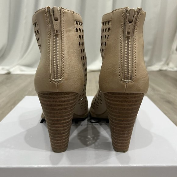 REPORT Ronan Faux Leather Ankle Bootie - Picture 6 of 7